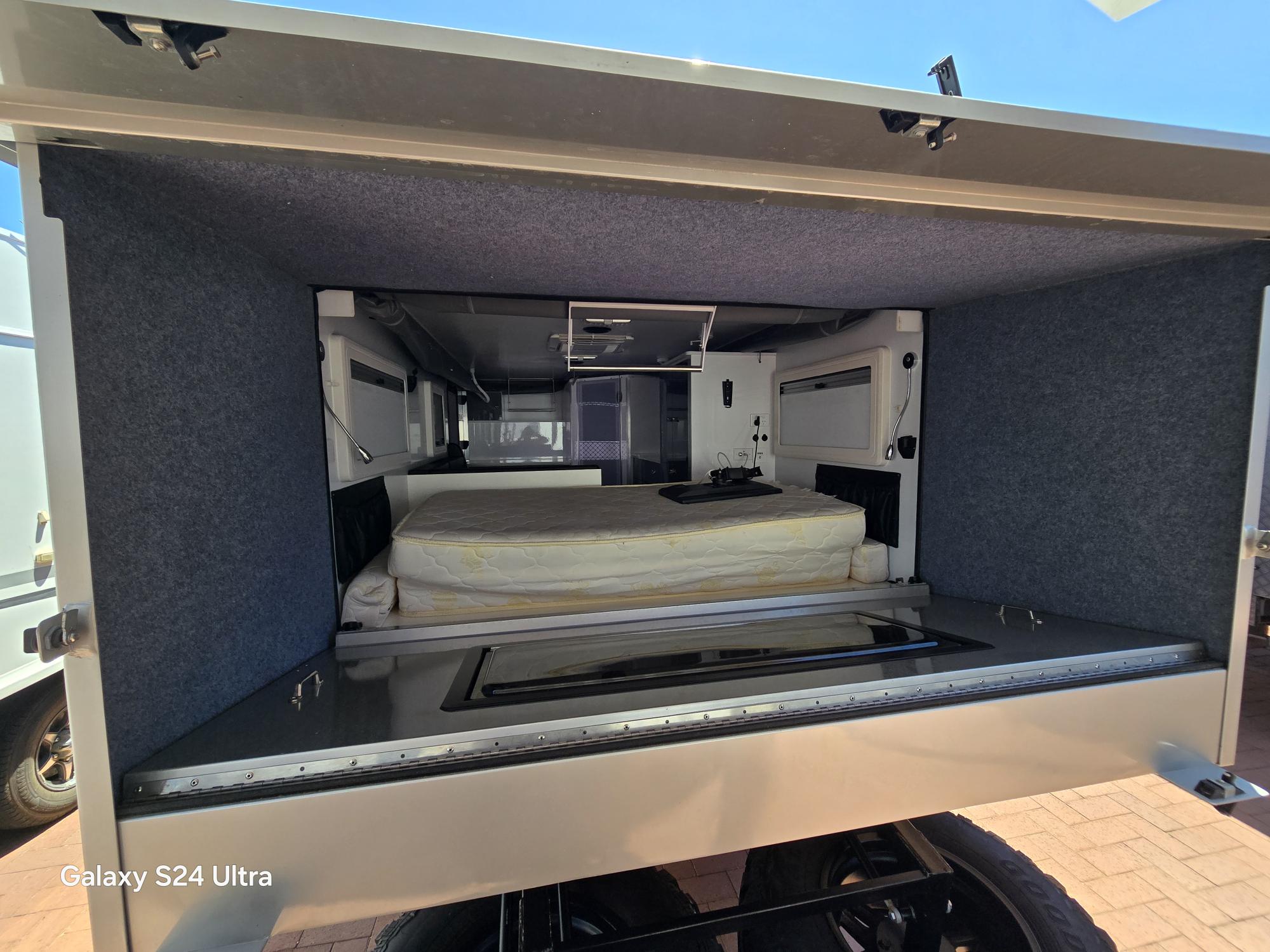 トップス CARAVAN 2022 SUNSHINE TRAIL 15FT Hybrid Off-Road Pop Top Caravan